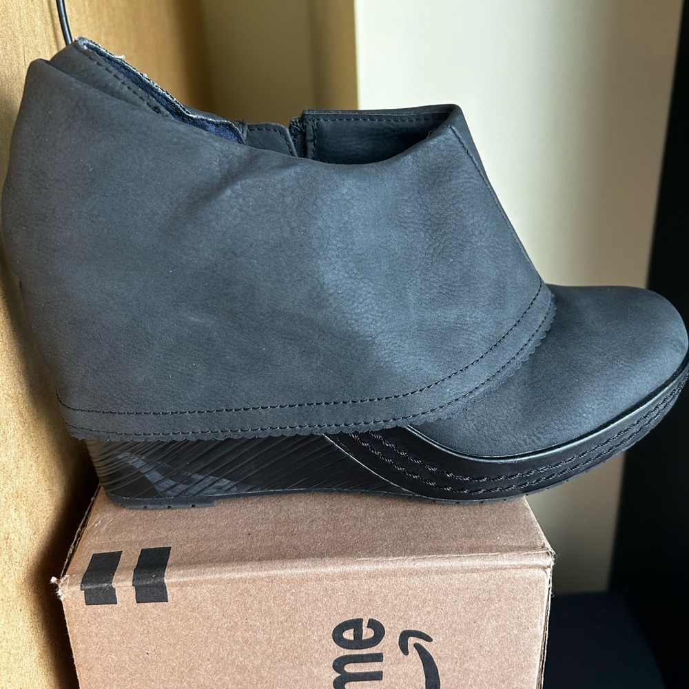 Dr. Scholl's Black Chukka Boots